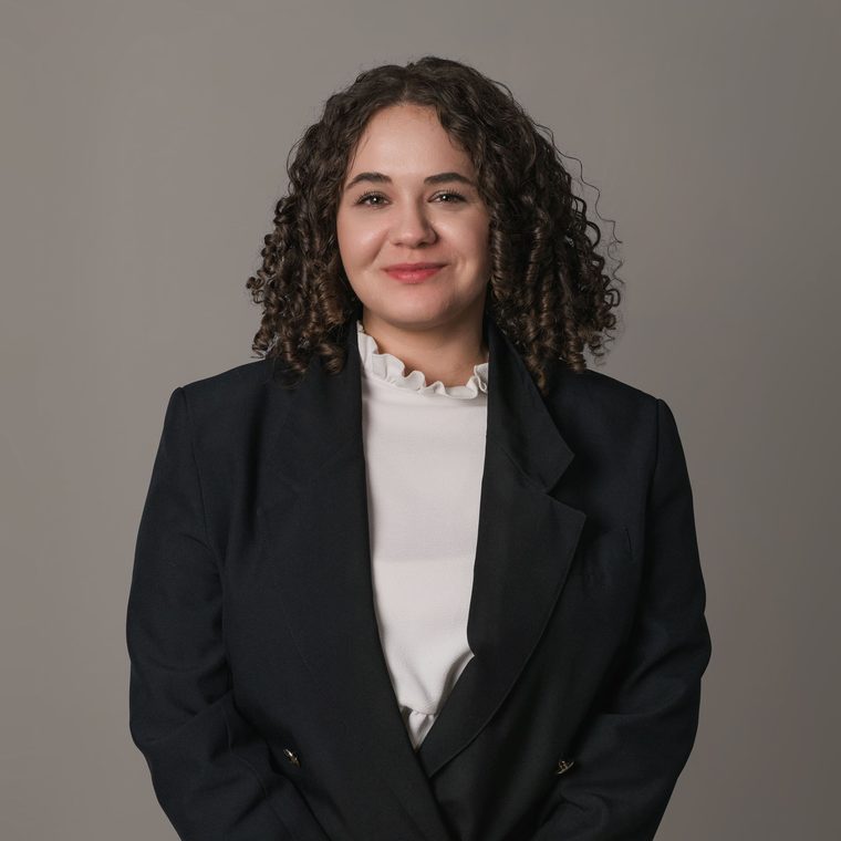 Paloma Fahmi, asystent radcy prawnego